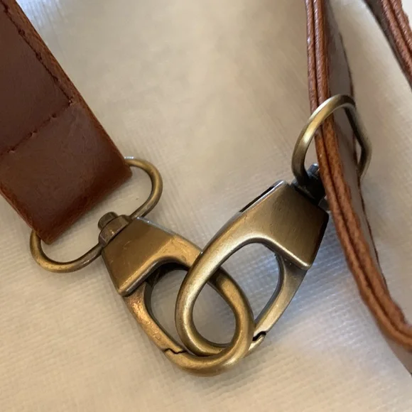 Classic Brown Leather Shoulder Bag with kiss lock clasp - Picture 3 of 5